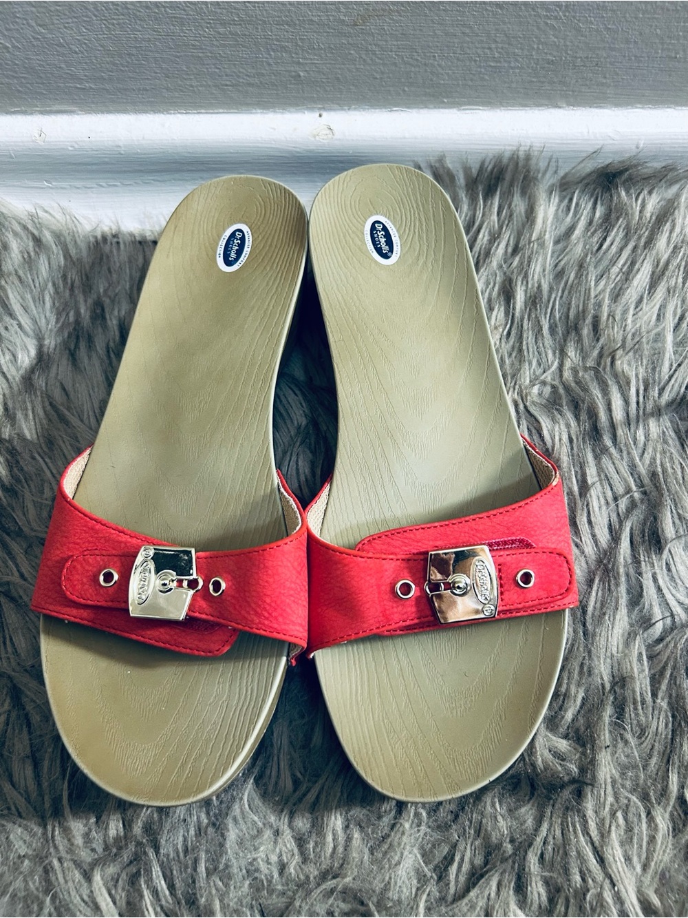 Dr. Scholls advance comport collection Red Buckle Slide Women's fit 7.5-8 women